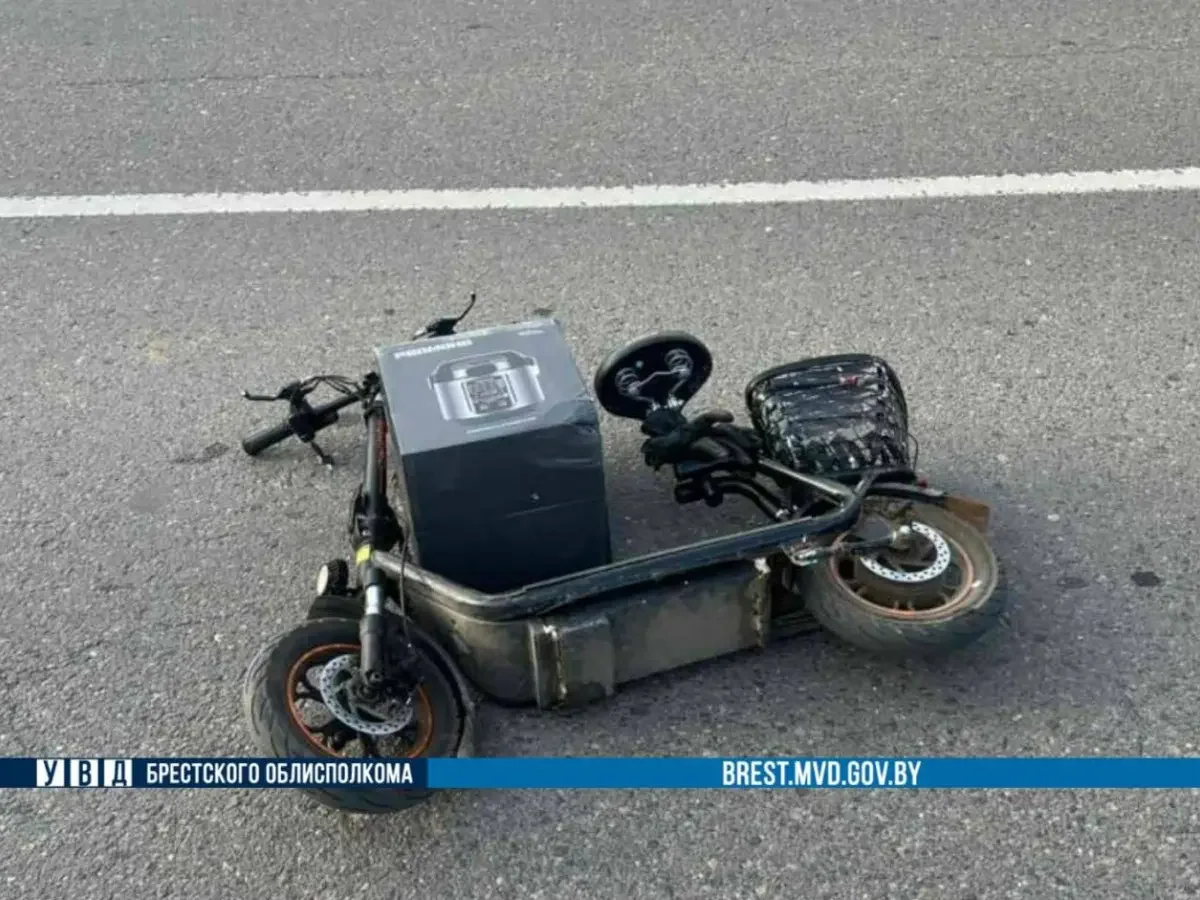 Самокатчик пересекал дорогу вне перехода и столкнулся с Audi