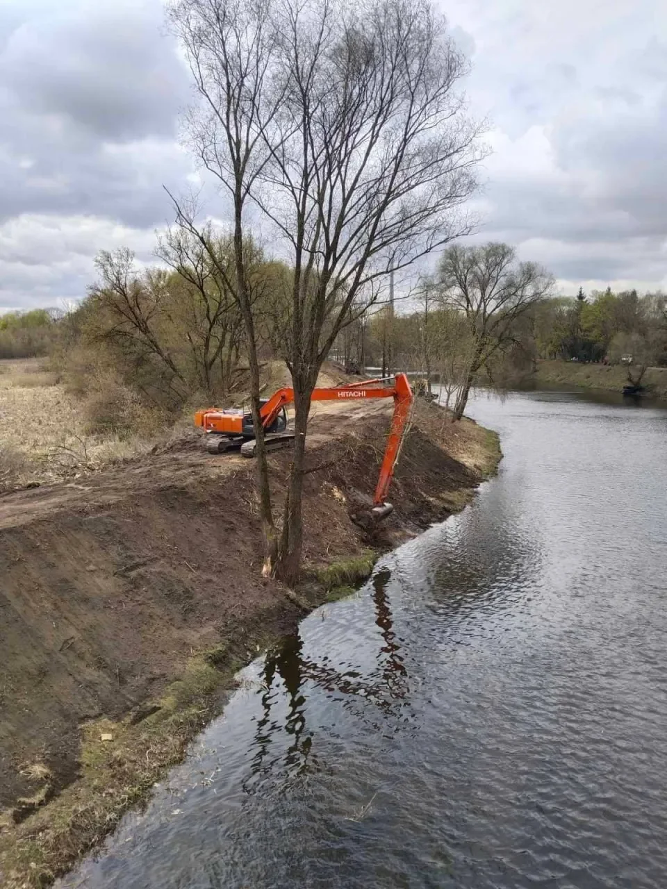 В Брестской крепости чистят обводной канал и приводят в порядок подвесной мост