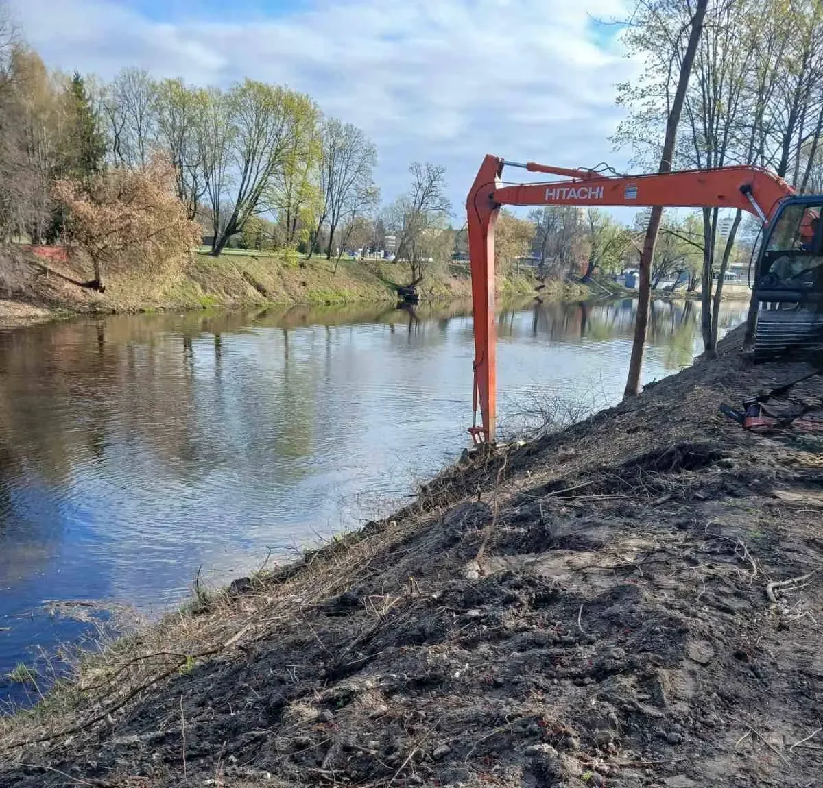 В Брестской крепости чистят обводной канал и приводят в порядок подвесной мост