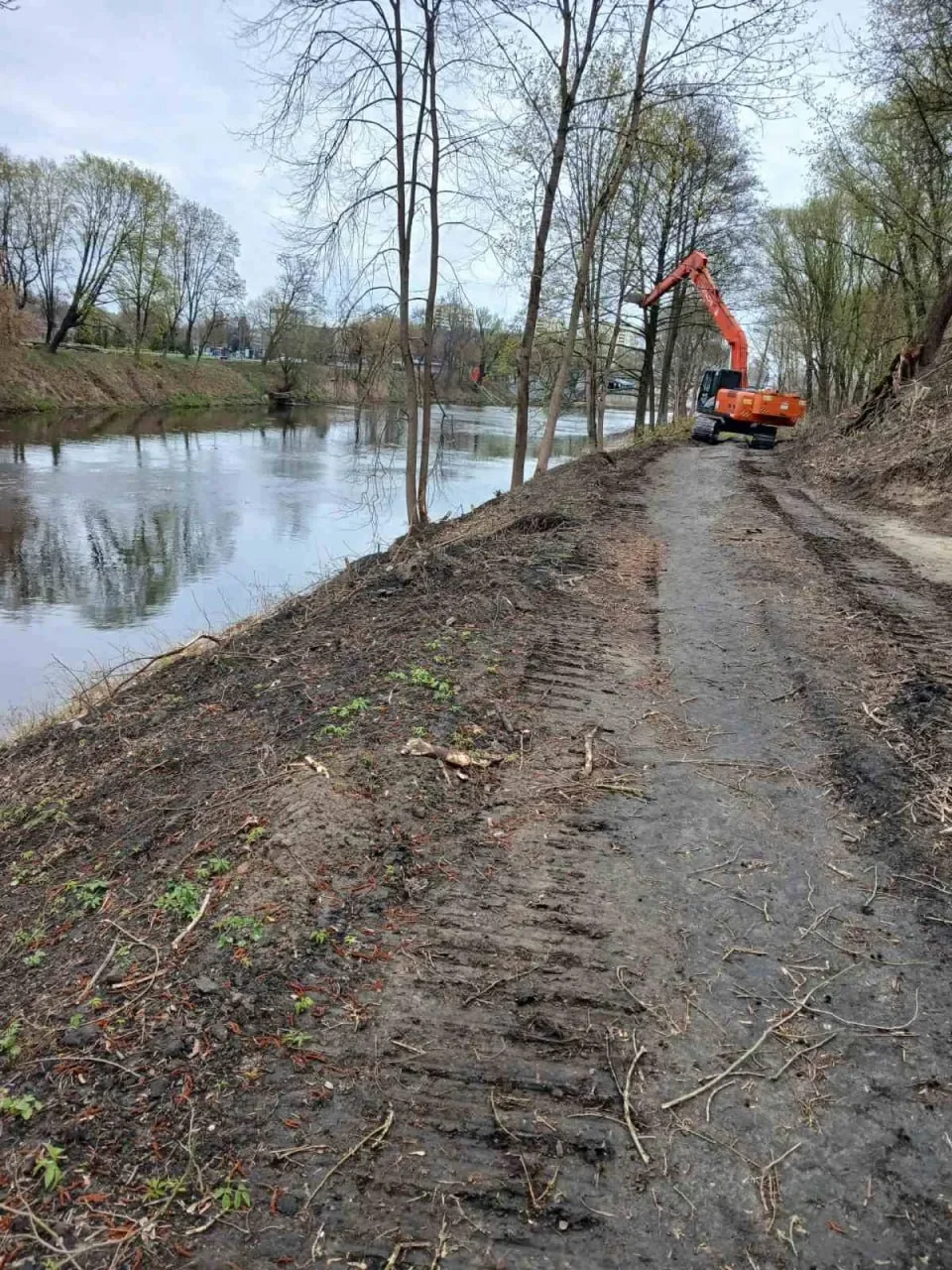В Брестской крепости чистят обводной канал и приводят в порядок подвесной мост