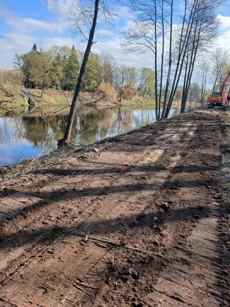 В Брестской крепости чистят обводной канал и приводят в порядок подвесной мост