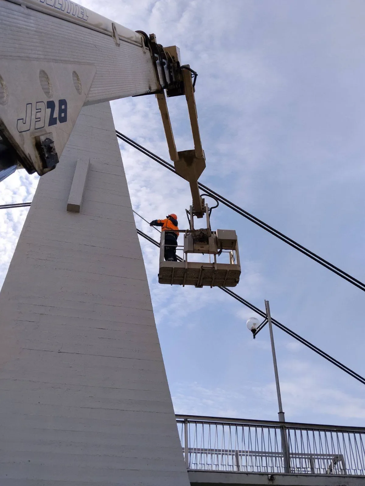 В Брестской крепости чистят обводной канал и приводят в порядок подвесной мост