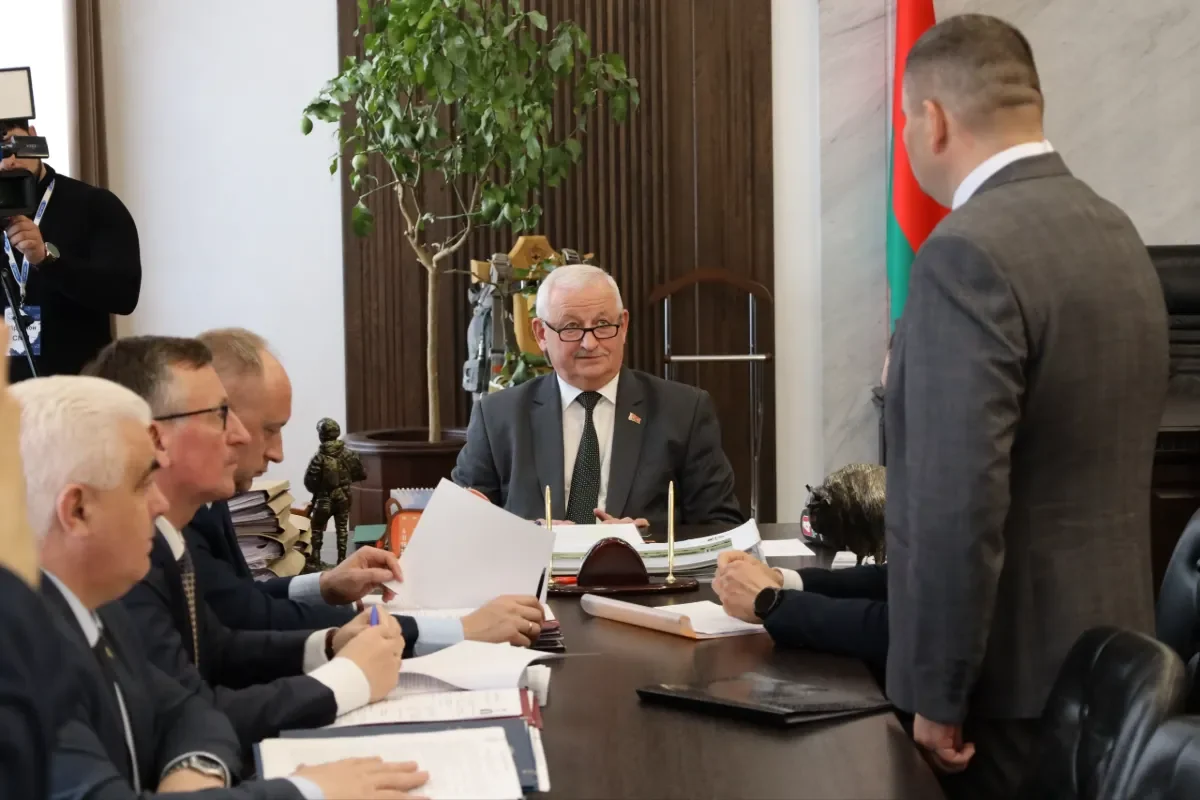 Новый директор ОАО «Любань», назначения в Жабинке и продление контрактов: кадровый день у главы Брестского облисполкома