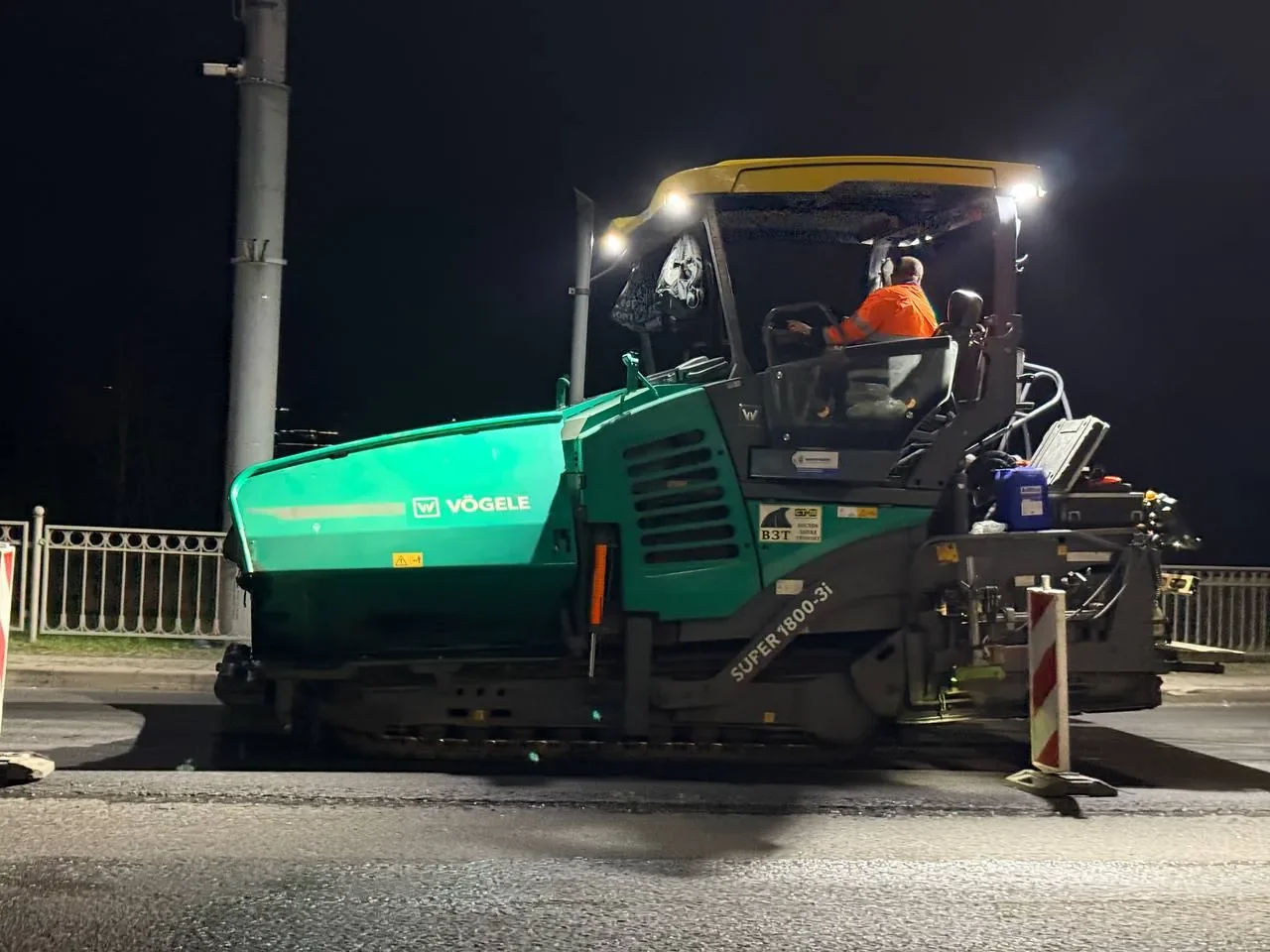 Пока Брест спит: на Варшавском шоссе ночью укладывают асфальт