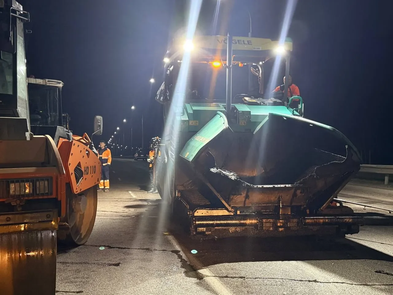 Пока Брест спит: на Варшавском шоссе ночью укладывают асфальт