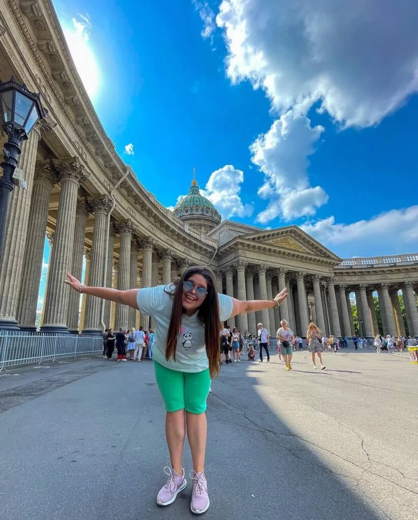 Надувает шары — и объезжает мир. Как девушка из Беларуси побывала в 36 странах