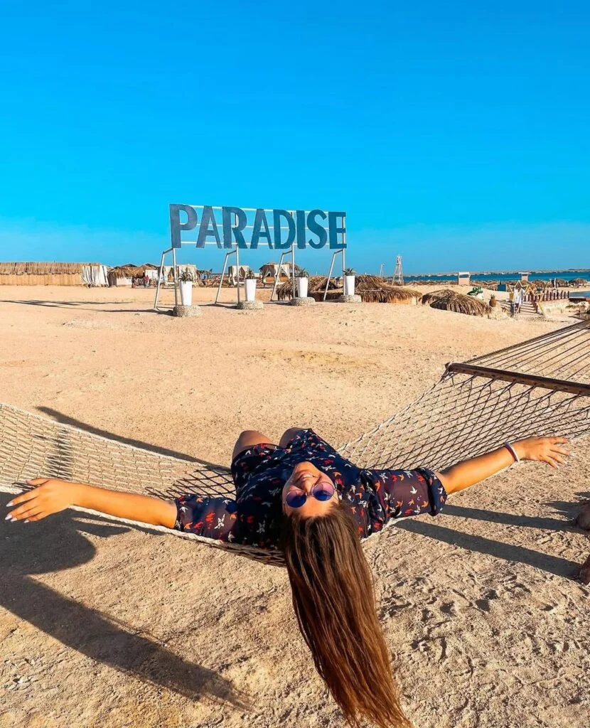 Надувает шары — и объезжает мир. Как девушка из Беларуси побывала в 36 странах