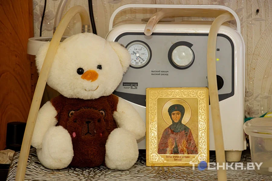 Живёт на ИВЛ, работает через телефон — и получает отказ за отказом. История белоруски