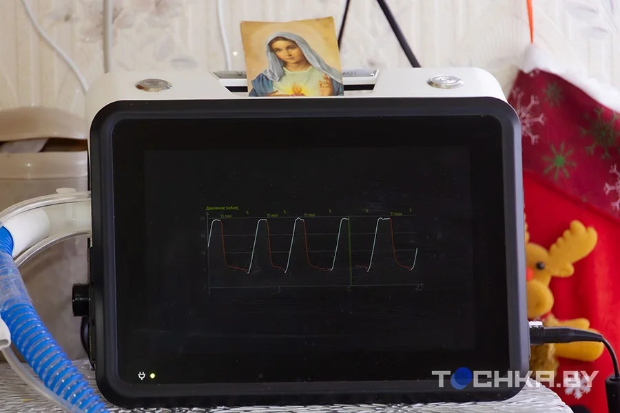 Живёт на ИВЛ, работает через телефон — и получает отказ за отказом. История белоруски