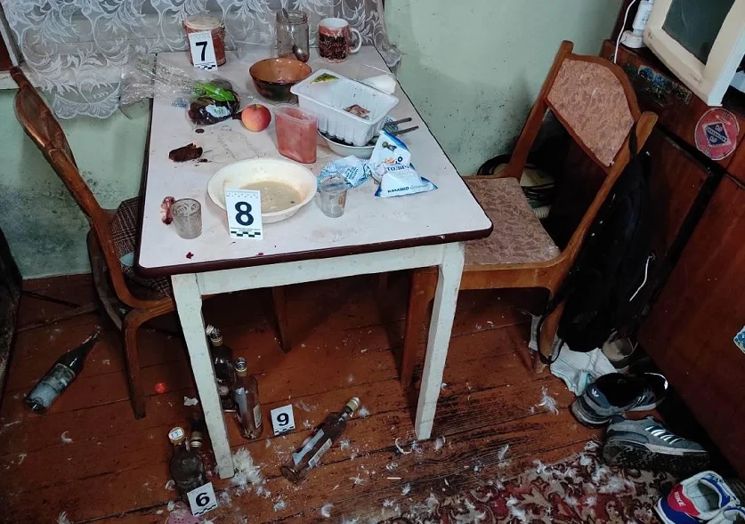 Приехал в гости, выпил — и убил хозяина. Потом сутки жил в доме с телом и отвечал на звонки его матери