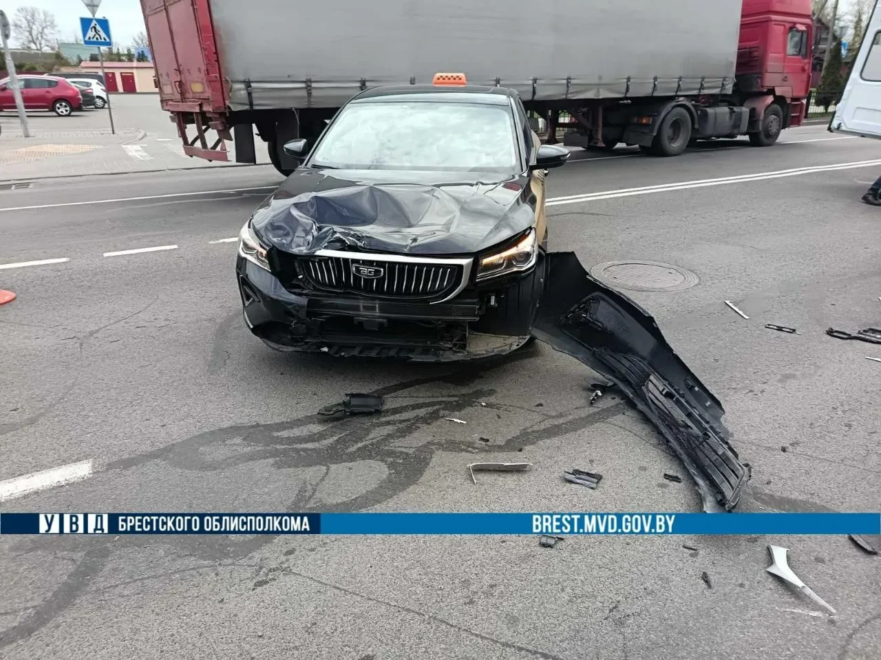 В Пинске мотоциклист попал в больницу после встречи с такси