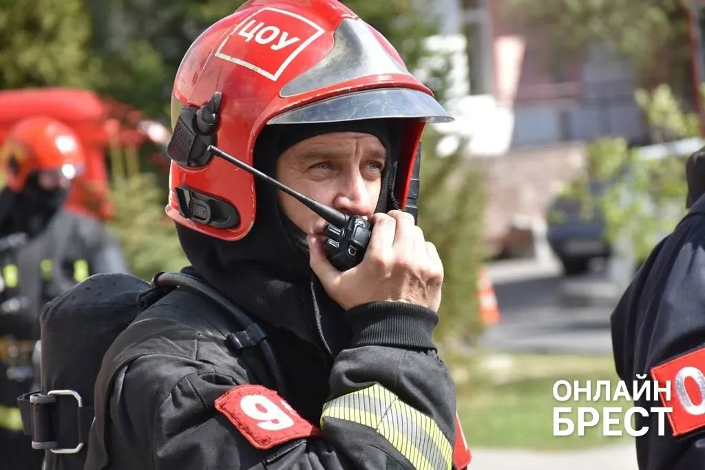 Пожар на 9-м этаже и взрыв в подвале: спасатели провели учения в Бресте