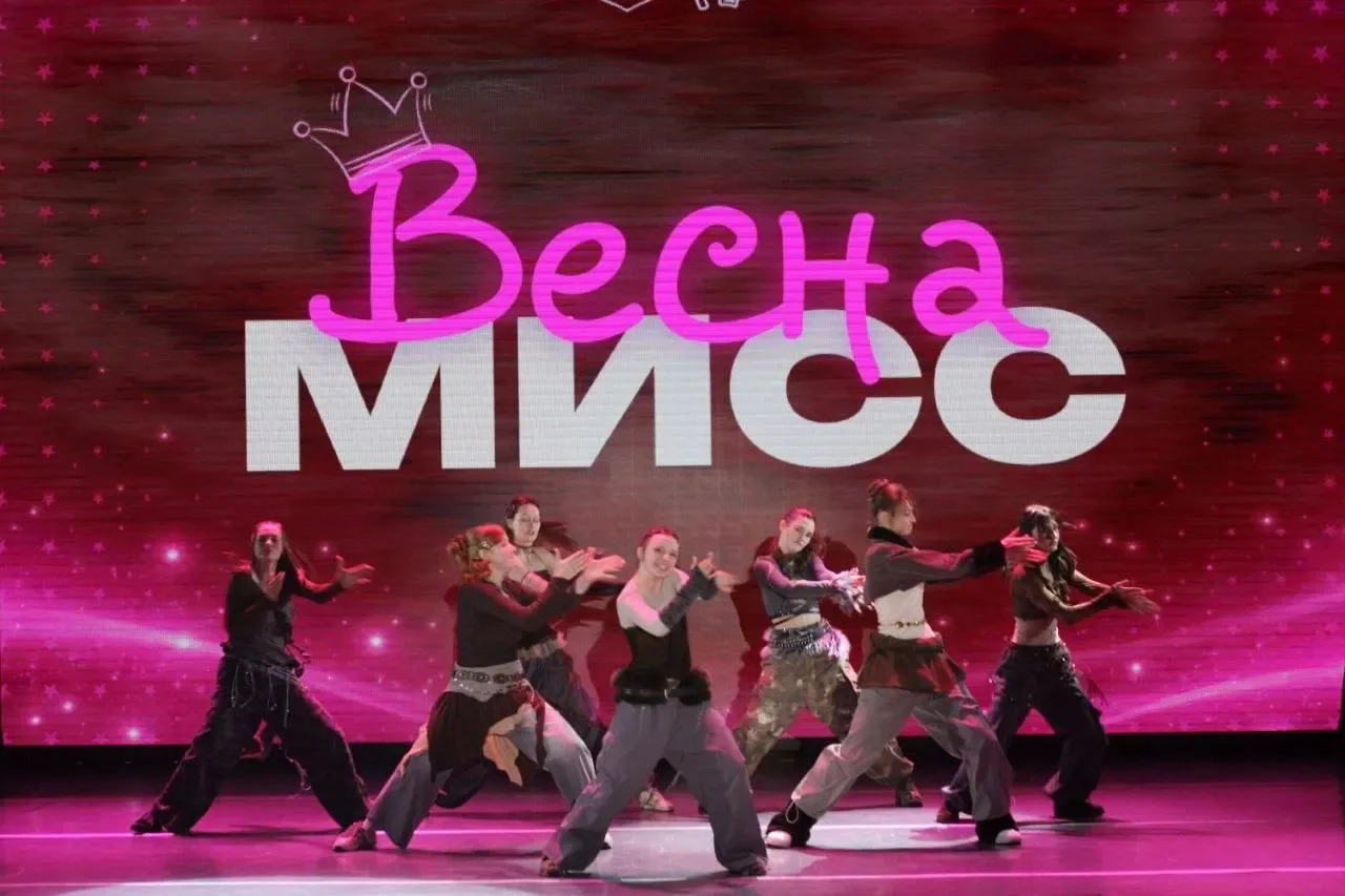 10 школьниц боролись за титул «Мисс Весна» в Бресте — вот кто победил