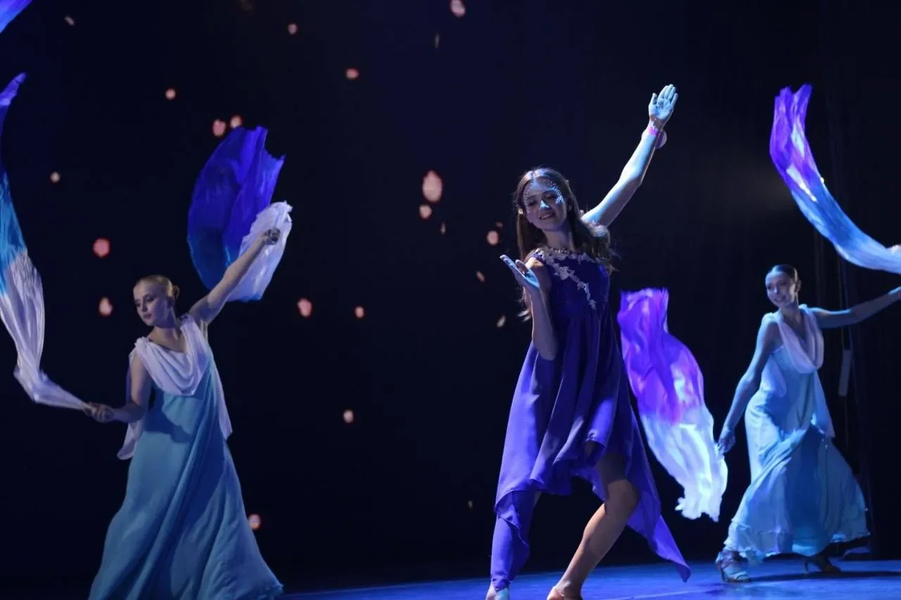 10 школьниц боролись за титул «Мисс Весна» в Бресте — вот кто победил