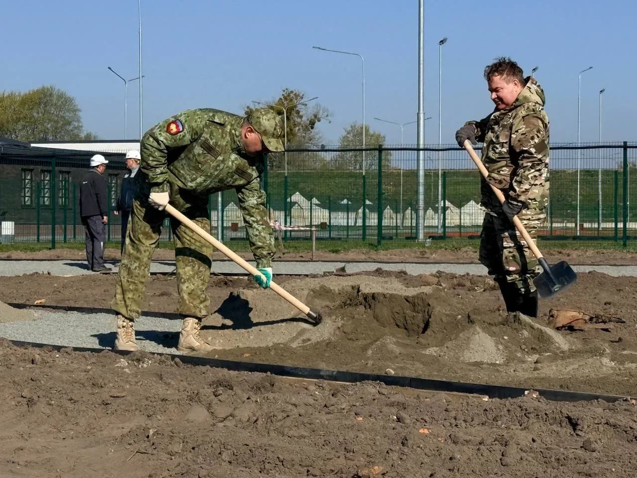 Брестчан вышли на республиканский субботник — фоторепортаж