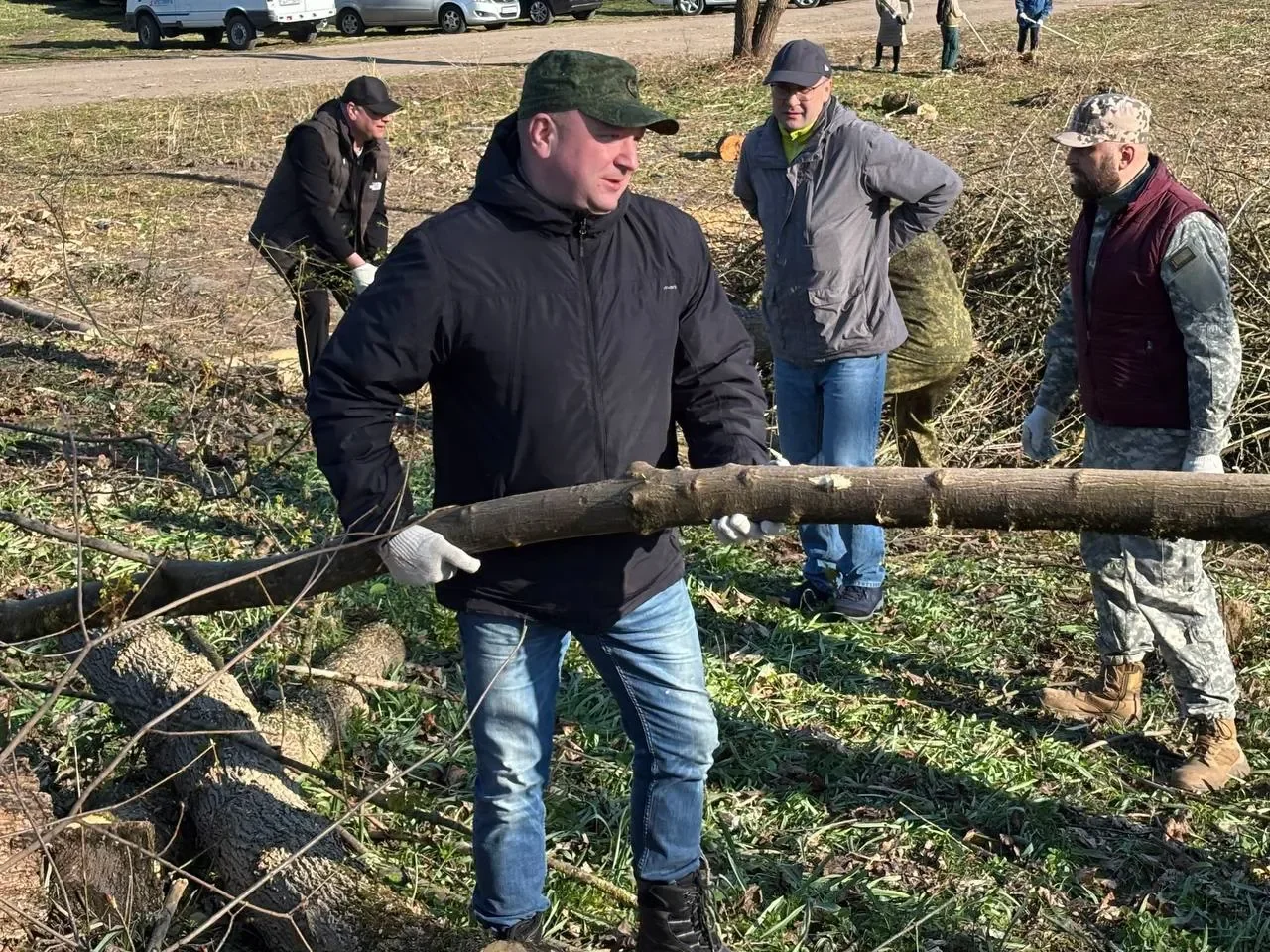 Брестчан вышли на республиканский субботник — фоторепортаж