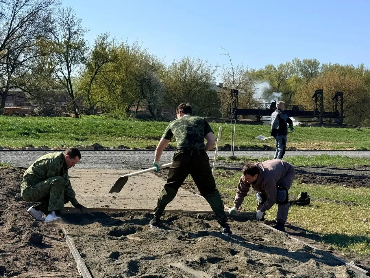 Брестчан вышли на республиканский субботник — фоторепортаж