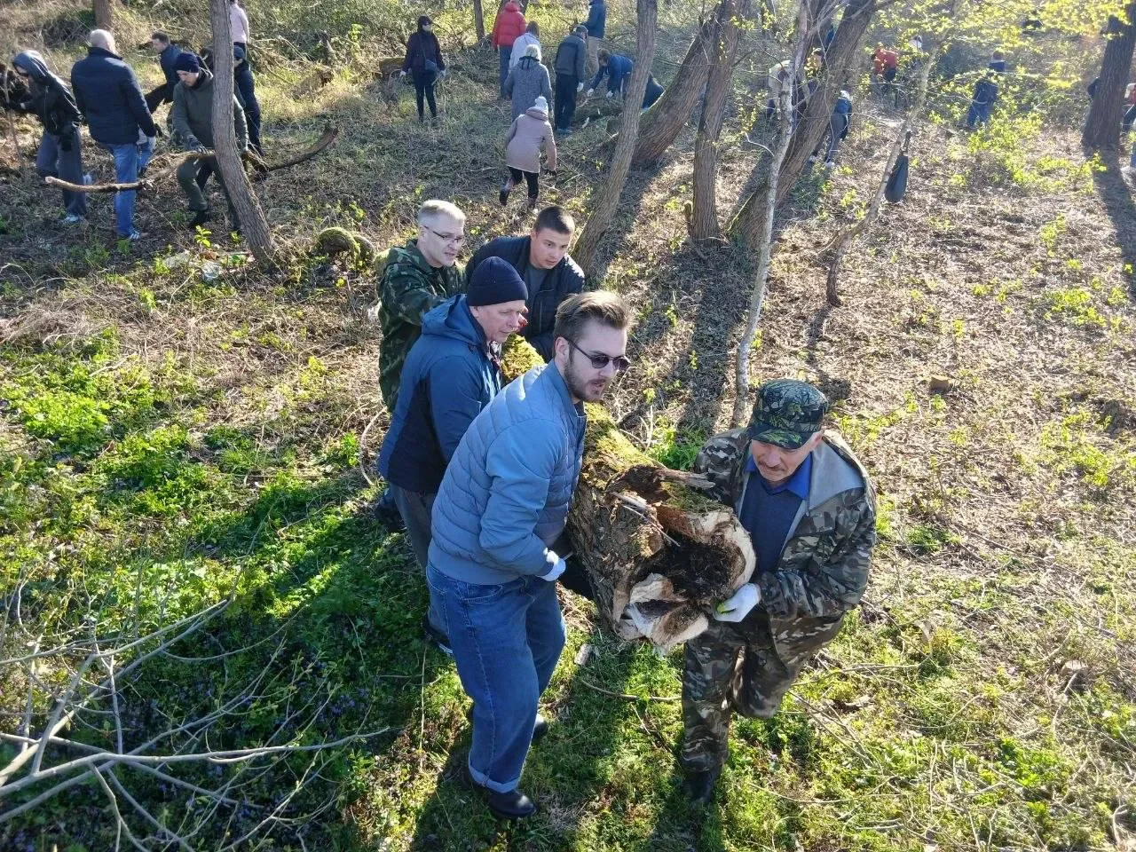 Брестчан вышли на республиканский субботник — фоторепортаж