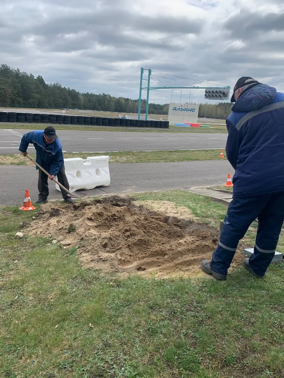 Брестчан вышли на республиканский субботник — фоторепортаж