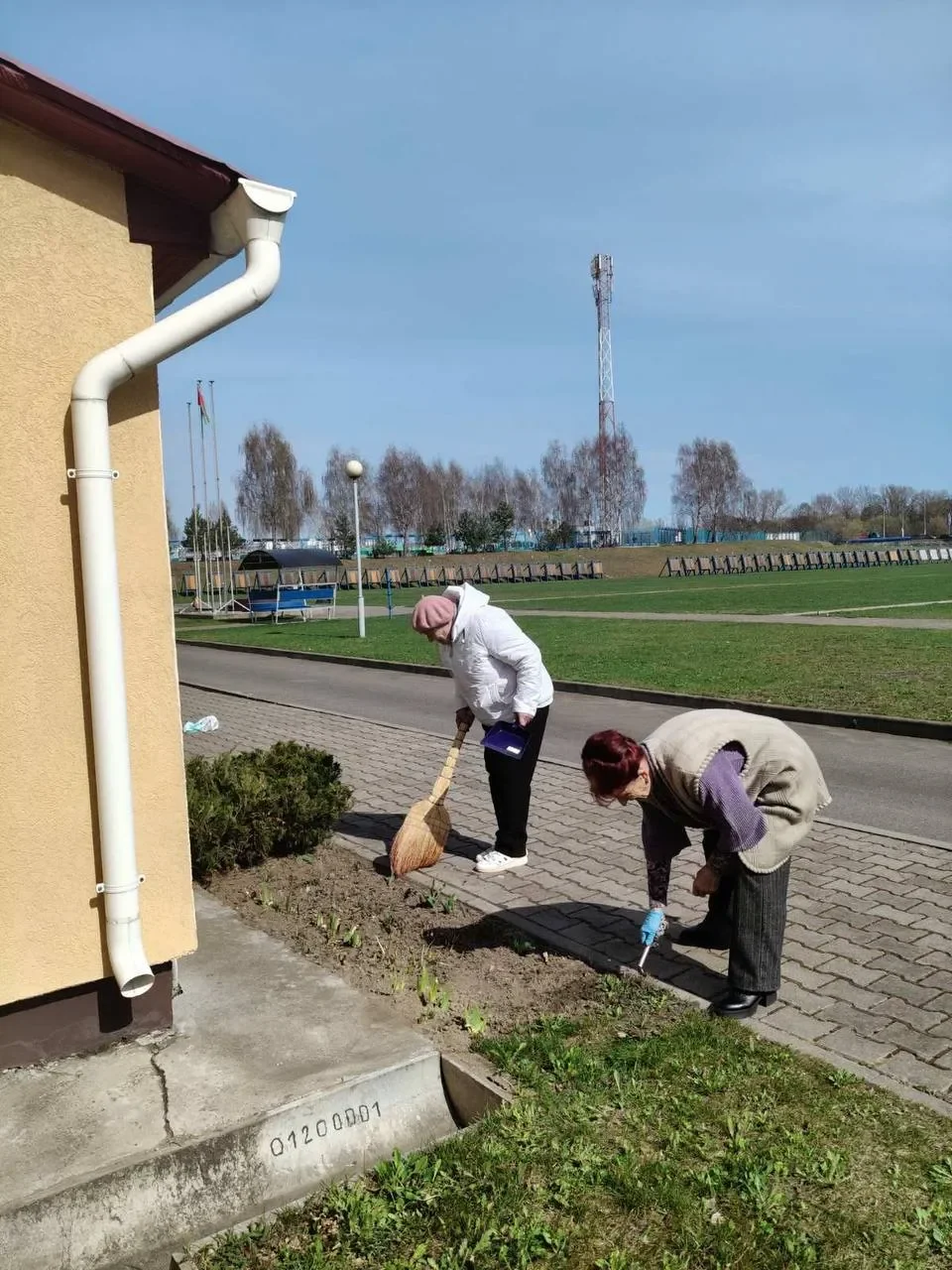 Брестчан вышли на республиканский субботник — фоторепортаж