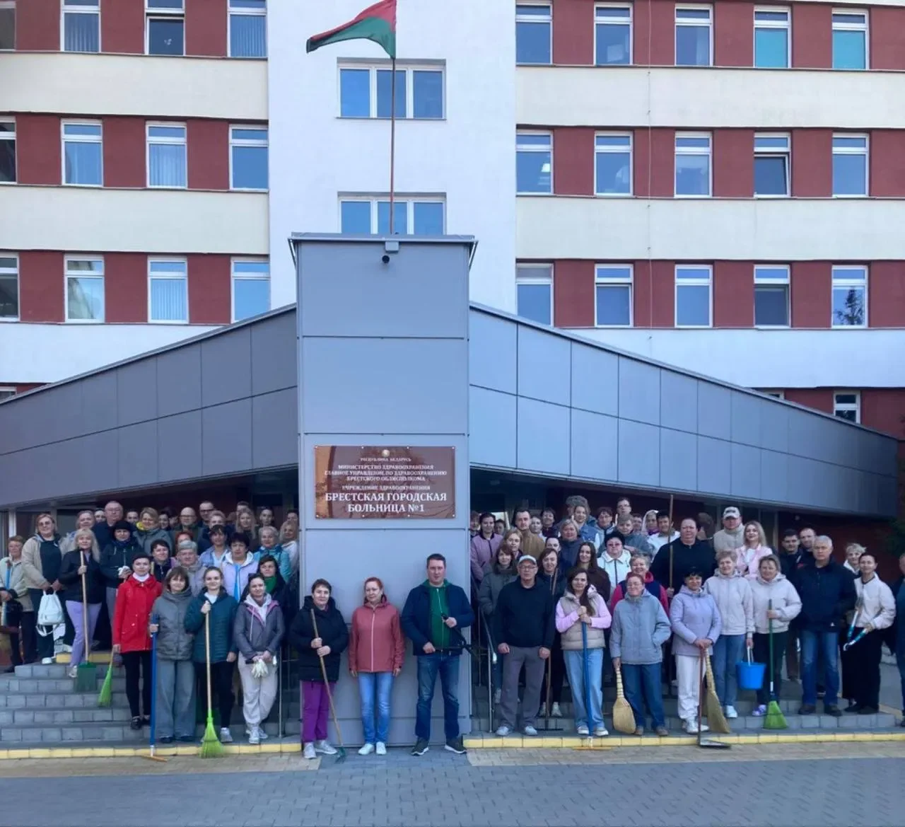 Брестчан вышли на республиканский субботник — фоторепортаж