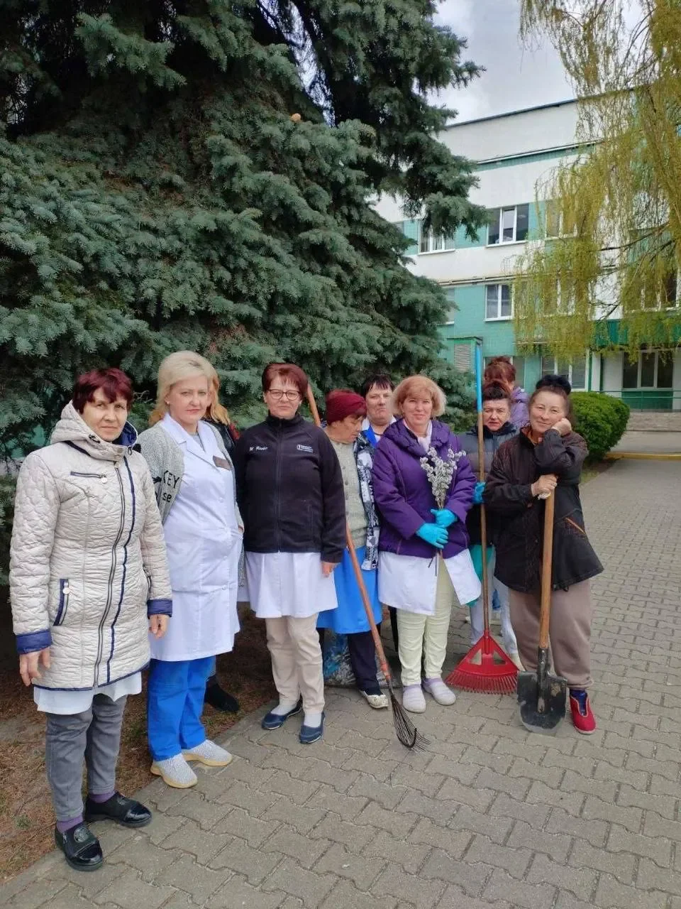 Брестчан вышли на республиканский субботник — фоторепортаж