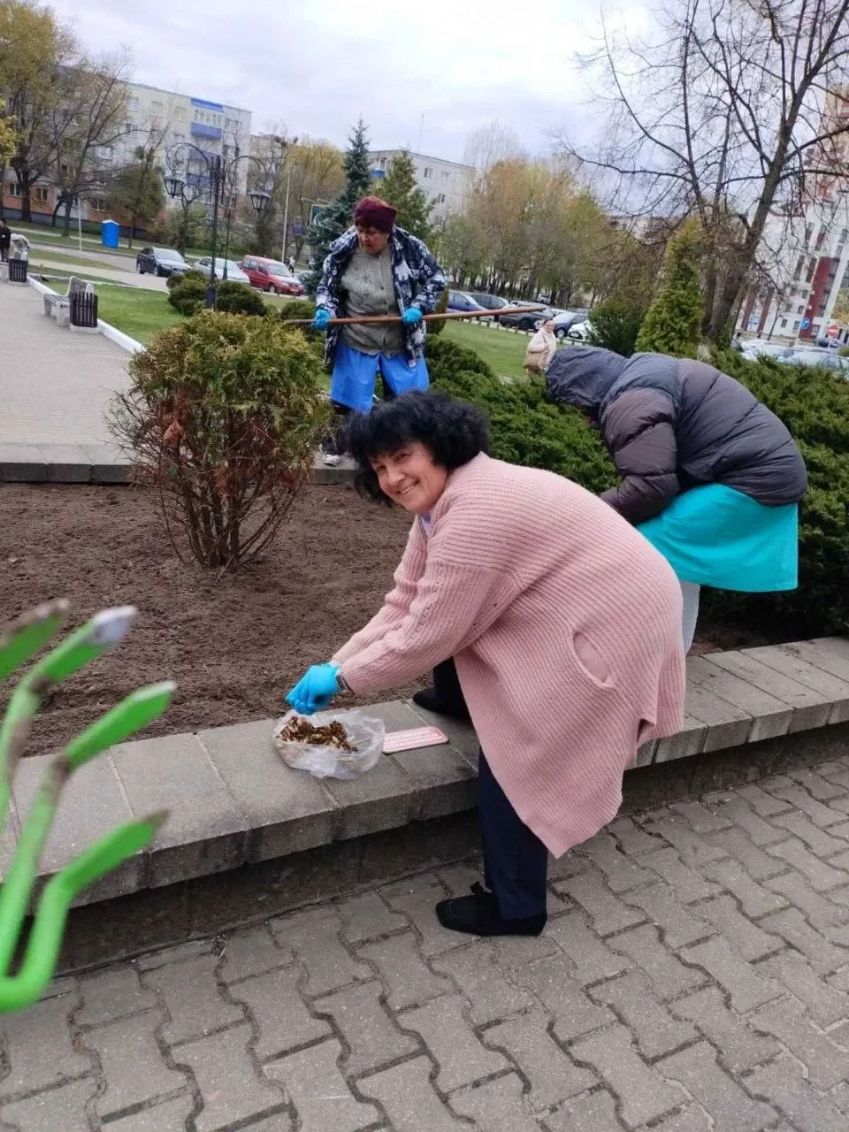 Брестчан вышли на республиканский субботник — фоторепортаж