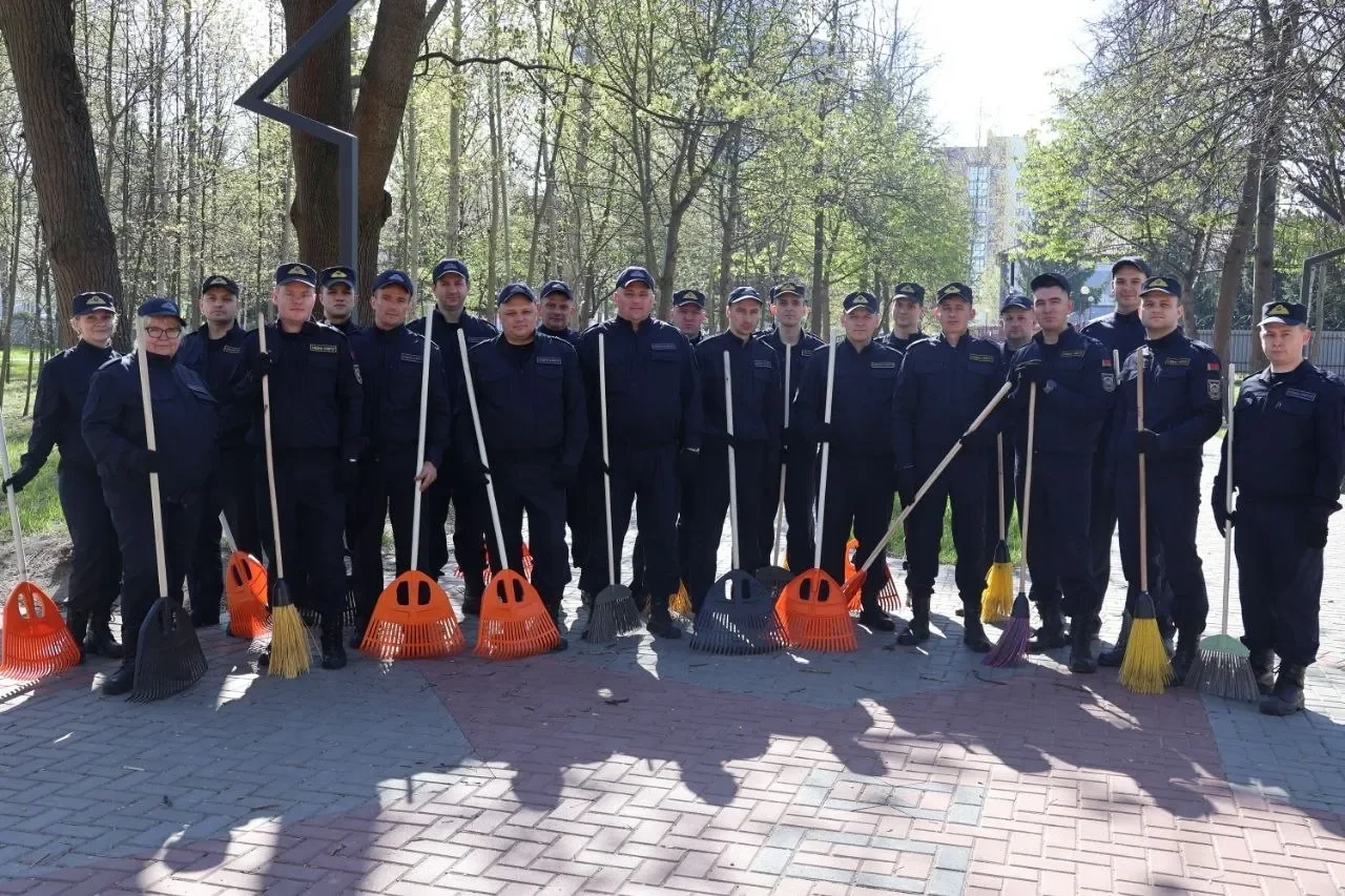 Брестчан вышли на республиканский субботник — фоторепортаж