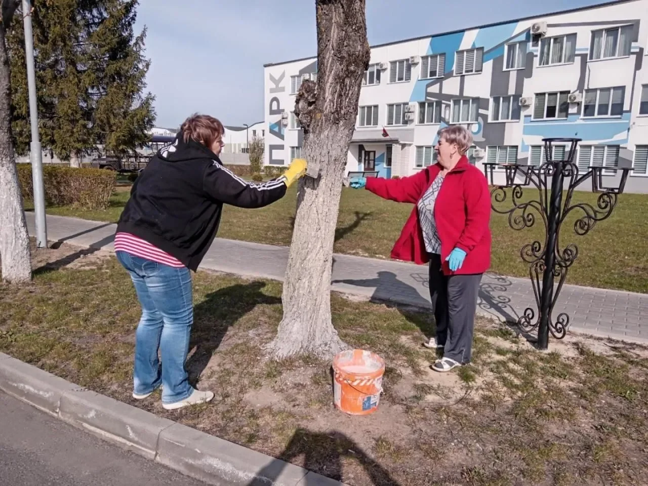 Брестчан вышли на республиканский субботник — фоторепортаж