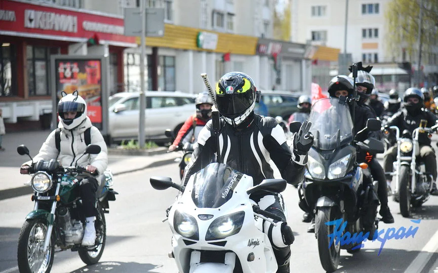Первый сезон на своём байке, 26 лет вместе и помощь больному ребёнку — открытие мотосезона в Барановичах