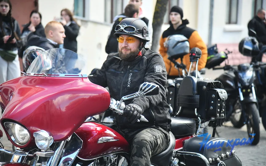 Первый сезон на своём байке, 26 лет вместе и помощь больному ребёнку — открытие мотосезона в Барановичах