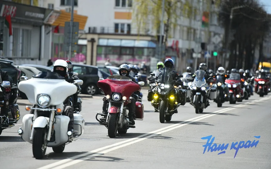 Первый сезон на своём байке, 26 лет вместе и помощь больному ребёнку — открытие мотосезона в Барановичах