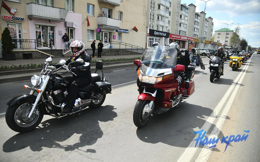 Первый сезон на своём байке, 26 лет вместе и помощь больному ребёнку — открытие мотосезона в Барановичах