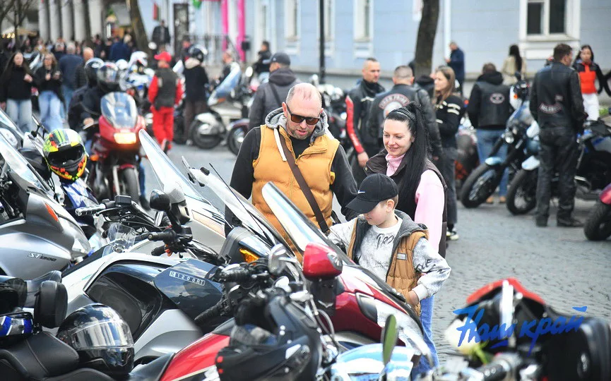 Первый сезон на своём байке, 26 лет вместе и помощь больному ребёнку — открытие мотосезона в Барановичах