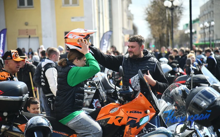 Первый сезон на своём байке, 26 лет вместе и помощь больному ребёнку — открытие мотосезона в Барановичах