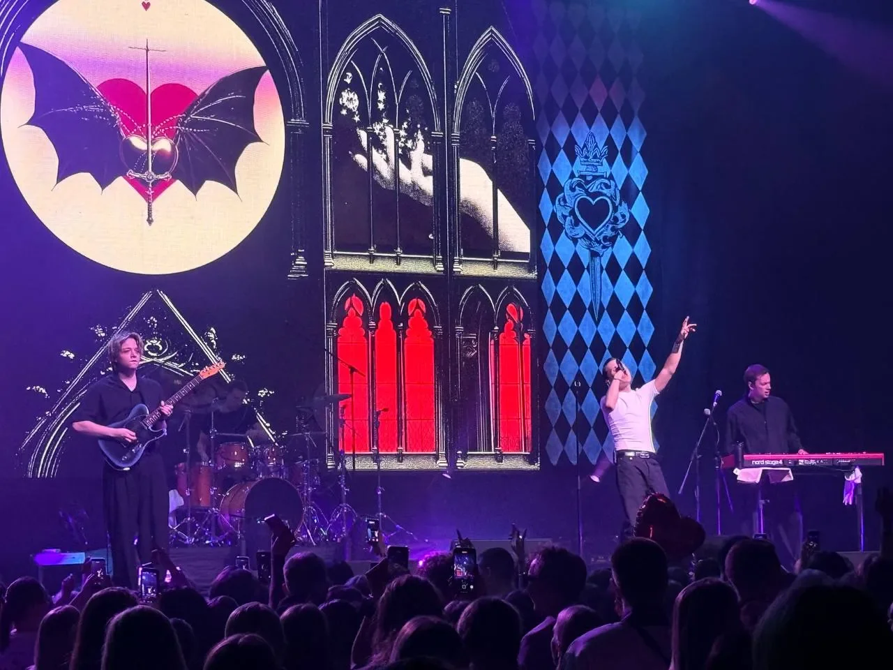 В Бресте прямо сейчас выступает Ваня Дмитриенко