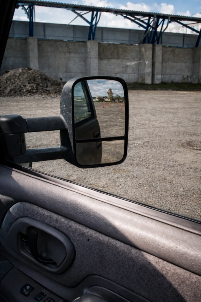 Белорус купил 30-летний Chevrolet Suburban — и его машина стала сниматься в сериалах