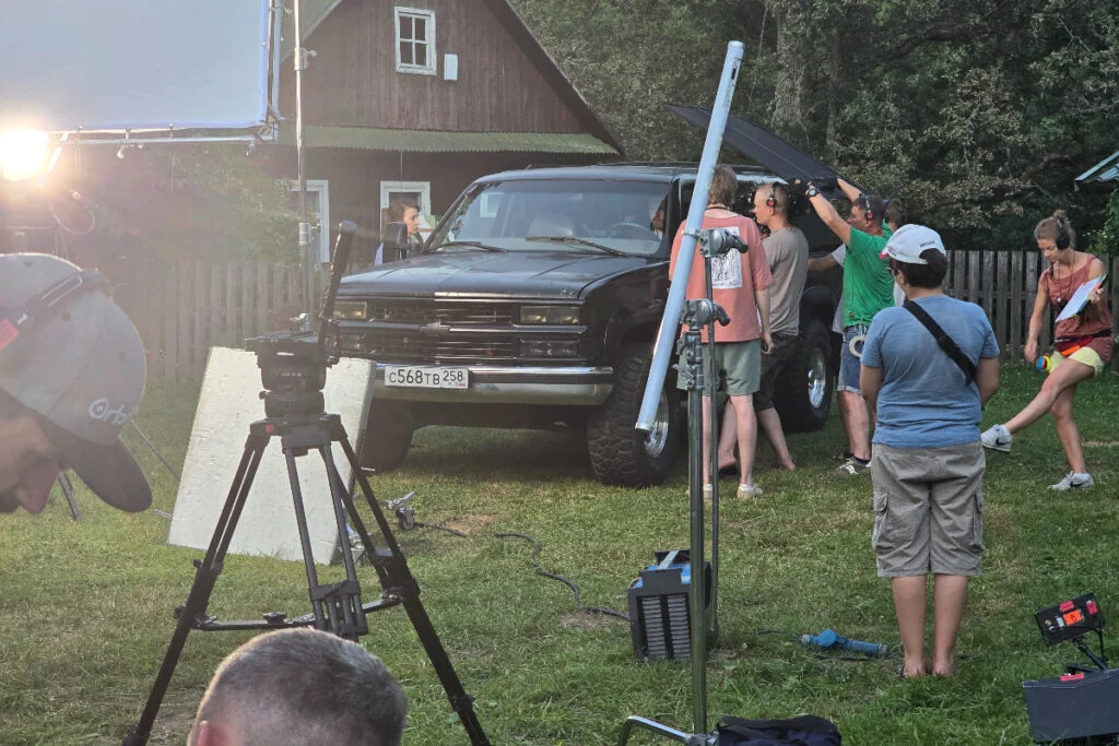 Белорус купил 30-летний Chevrolet Suburban — и его машина стала сниматься в сериалах