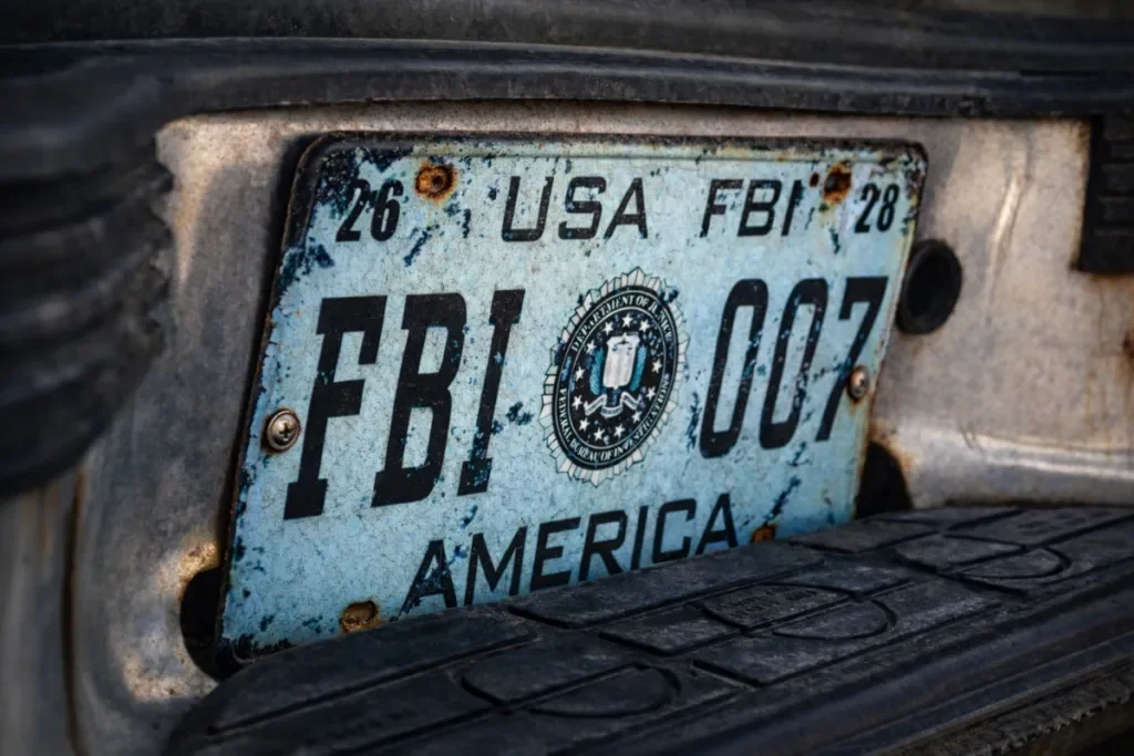 Белорус купил 30-летний Chevrolet Suburban — и его машина стала сниматься в сериалах