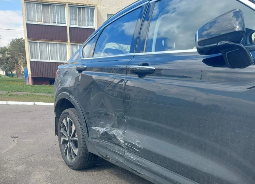 Не поделили ребёнка? Дорожный конфликт попал на видео