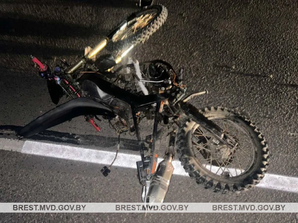 Повернул налево — не уступил: в Пинском районе в ДТП пострадал подросток на мотоцикле