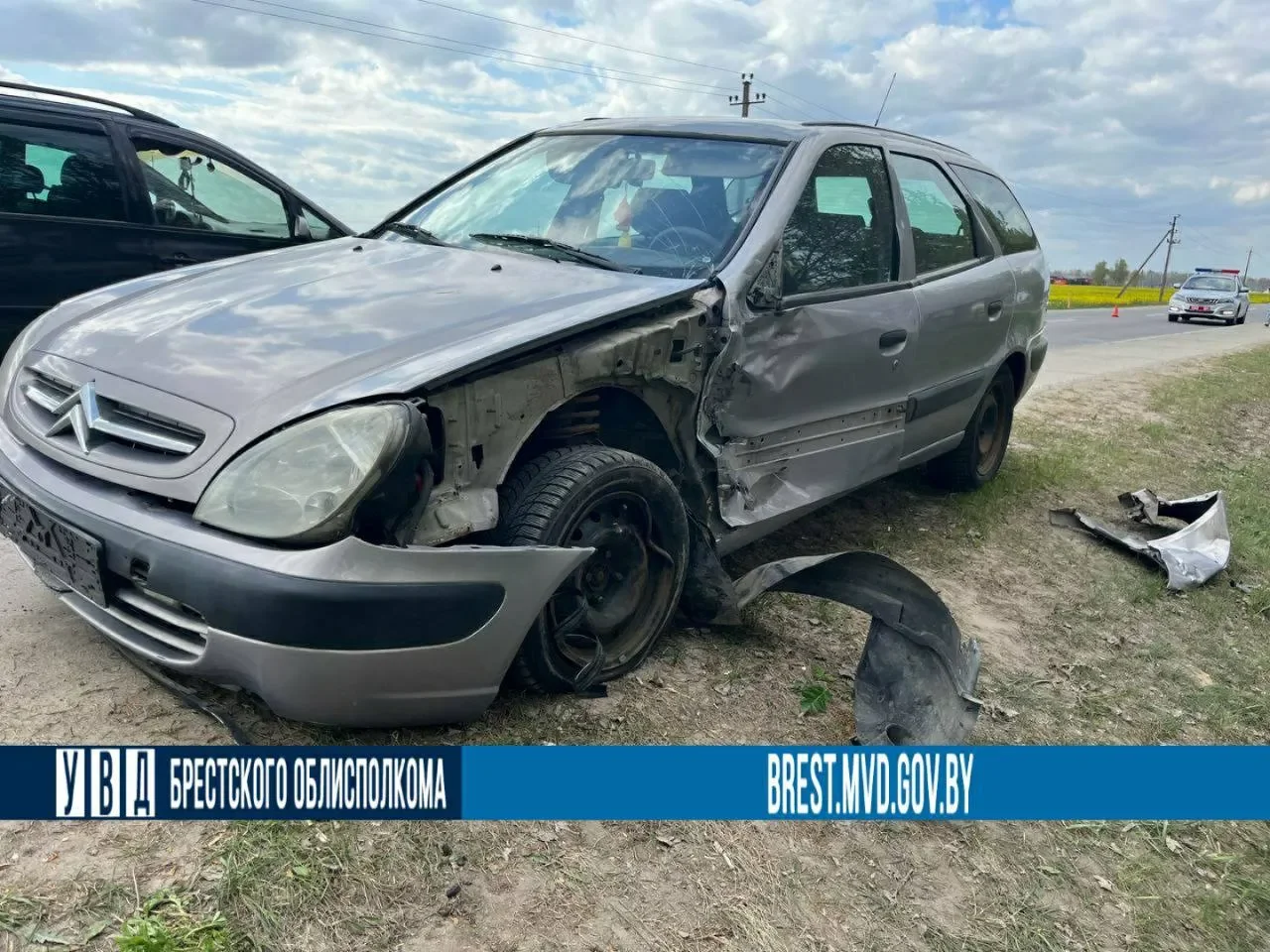 Мотоциклист шёл на обгон — водитель повернул: подробности аварии в Березе