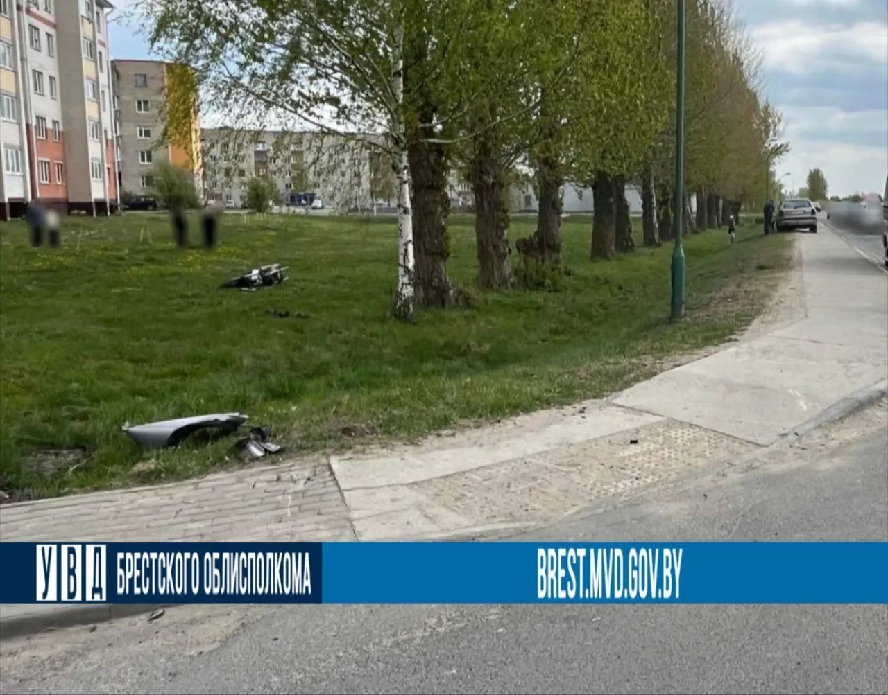 Мотоциклист шёл на обгон — водитель повернул: подробности аварии в Березе