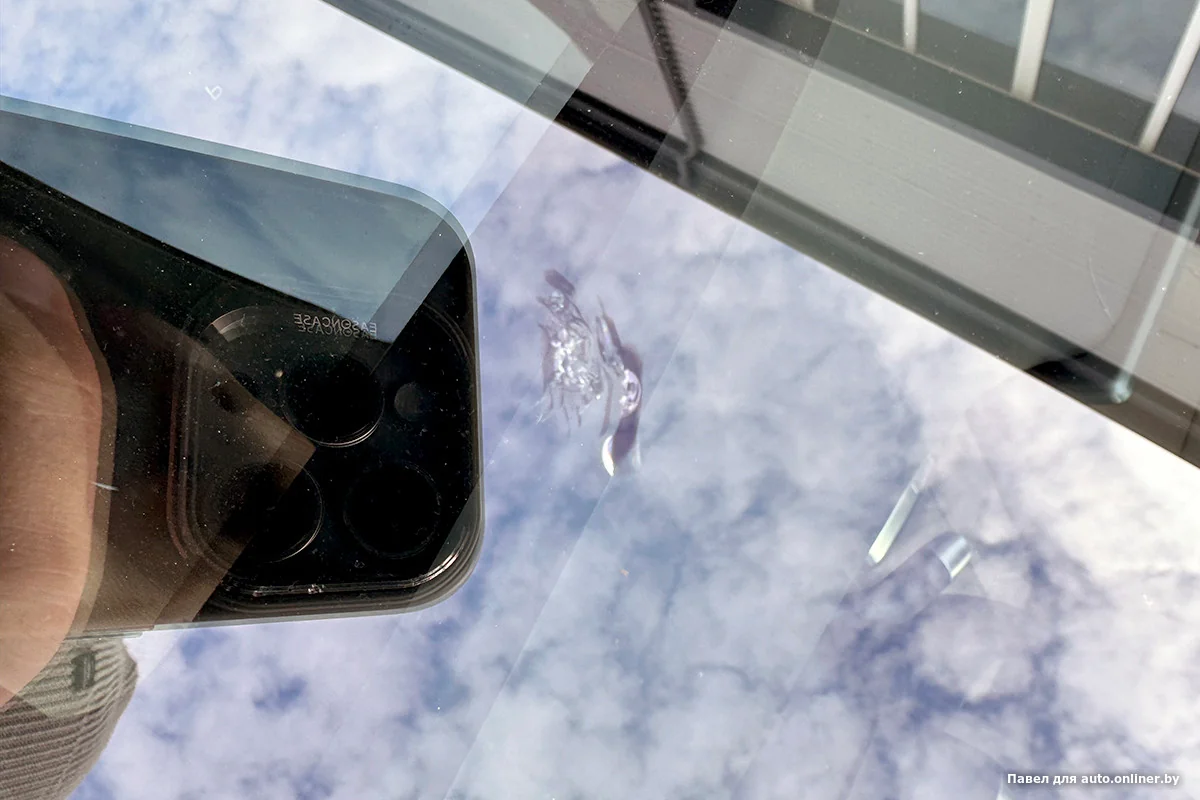 Секунда — и трещина в лобовом: водитель ищет Peugeot, который обошёлся ему в 5000 рублей