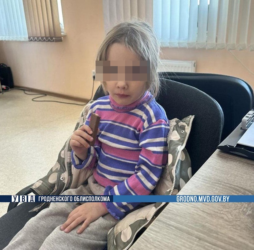 Троих детей изъяли из семьи после того, как малышку нашли одну на улице