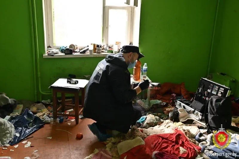 В Гомеле открыли дверь в квартиру — и обнаружили троих мёртвых
