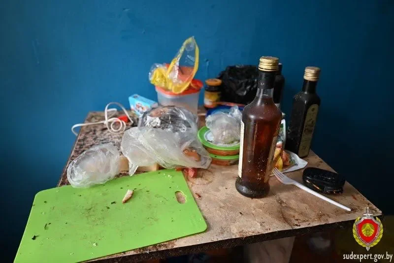 В Гомеле открыли дверь в квартиру — и обнаружили троих мёртвых