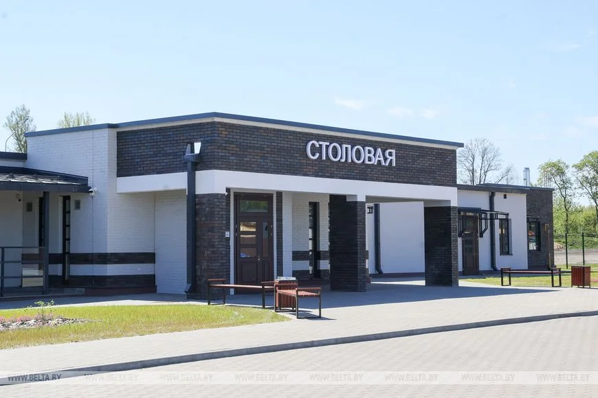 Супчик с мясом и блинчики: чем кормят детей в патриотическом центре в Бресте