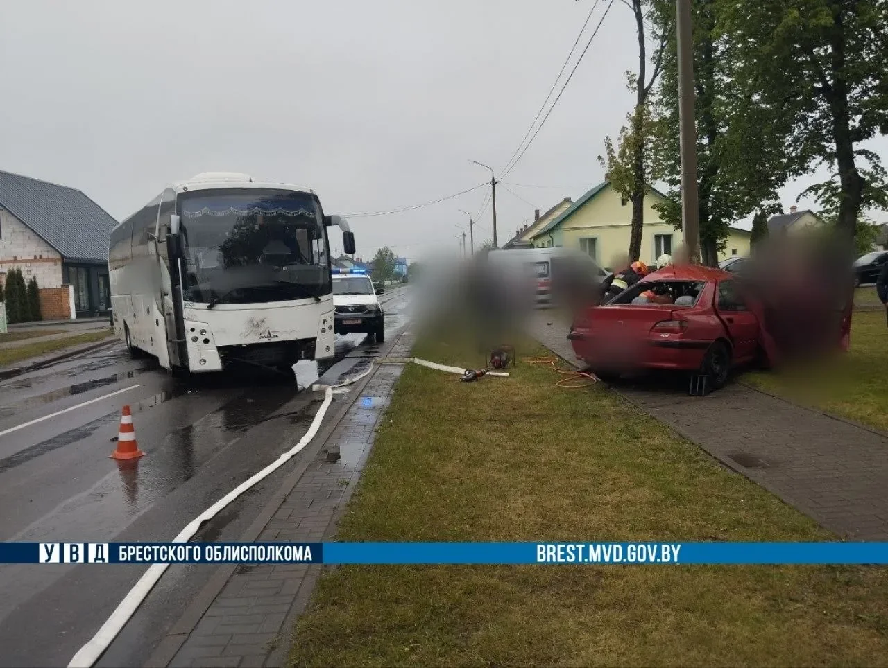 В Столине водитель Peugeot решила развернуться — и попала под рейсовый автобус