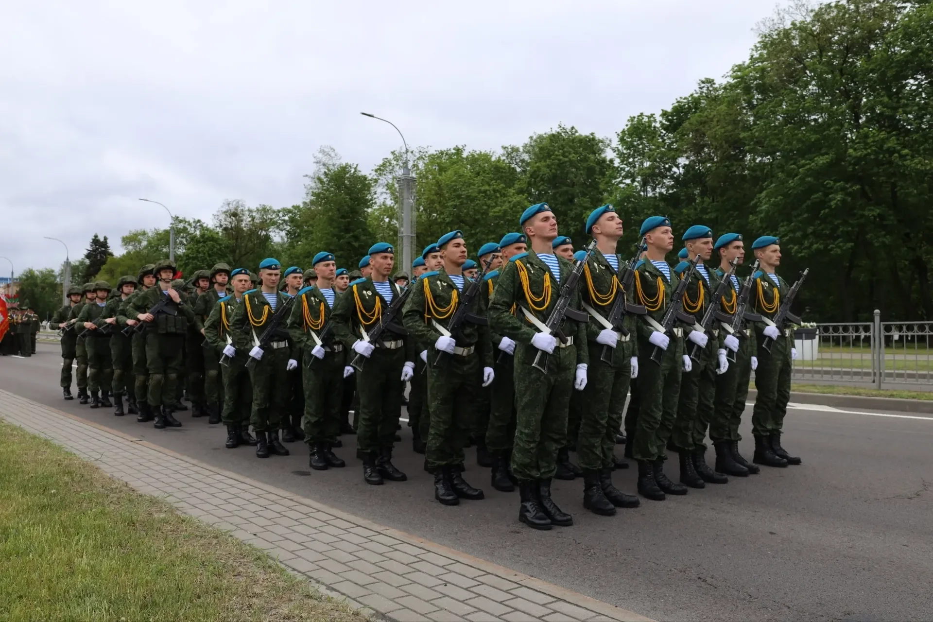 Брестская крепость озарилась салютом в честь 9 Мая